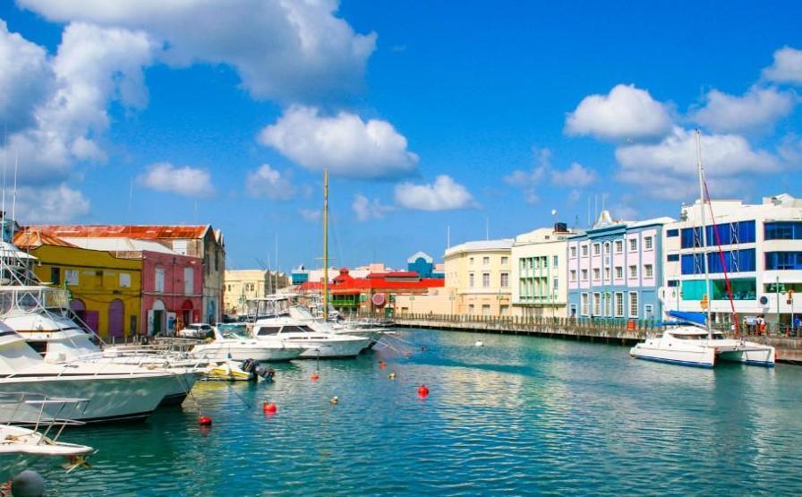 Ülkeden turistlere ilginç teklif: Evden çalışan turistlere 1 yıllık oturum izni