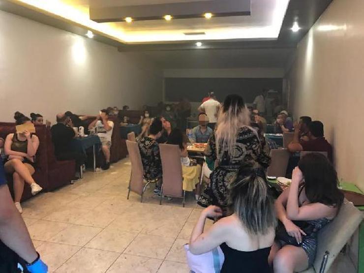 Eğlence merkezine baskında 45 kişiye 141 bin 750 lira ceza