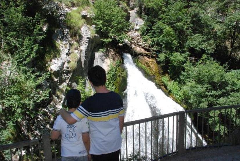 Aşk acısını unutturan şelaleye yoğun ilgi