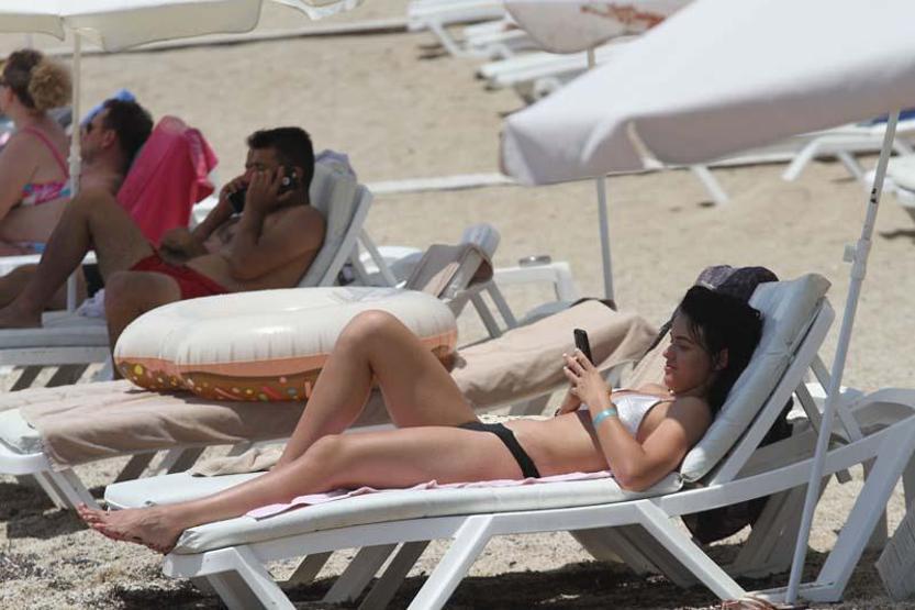 Son dakika... Alanyaya nem bulutları indi, sıcaktan bunalan denize koştu