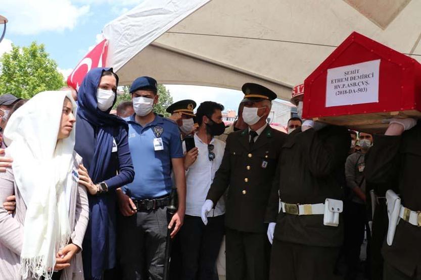 Son dakika... Şehit Astsubay Demirci, son yolculuğuna uğurlandı