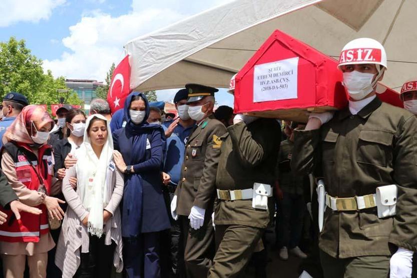 Son dakika... Şehit Astsubay Demirci, son yolculuğuna uğurlandı