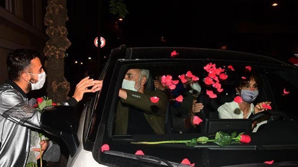 Mehmet Aslantuğ ve Arzum Onan polis çevirmesine takıldı