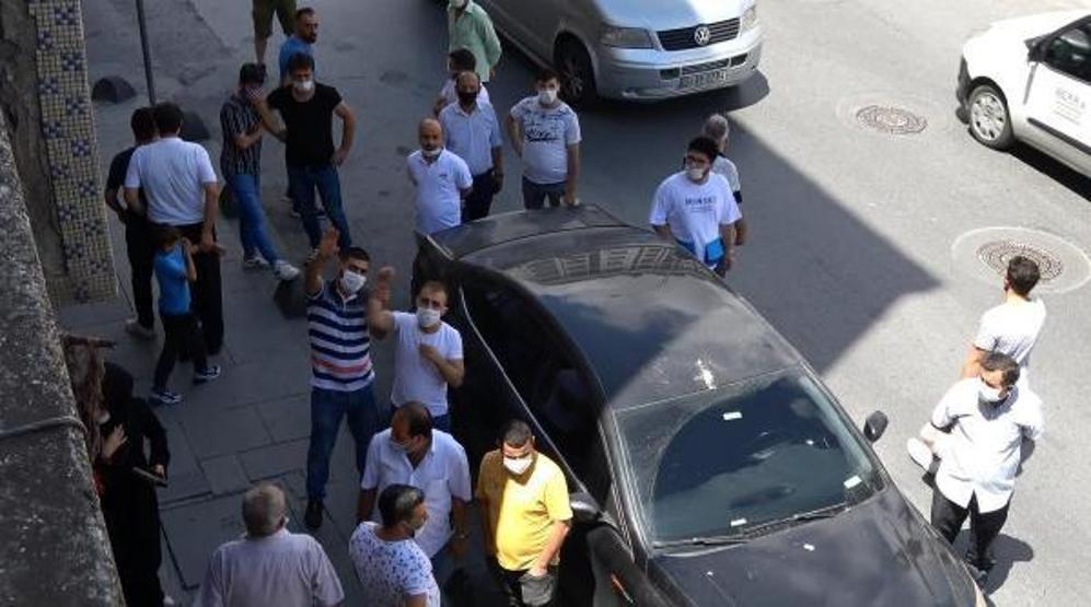 Son dakika haberleri... Polisin denetimini çekirdek çitleyerek izledi