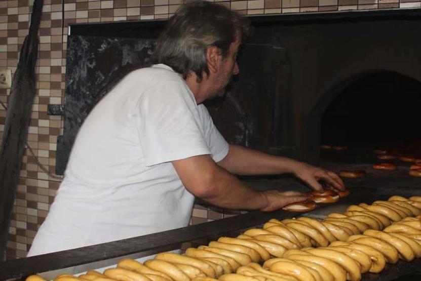 Doğal, katkısız ve pekmezle üretilen lezzet: Giresun simidi