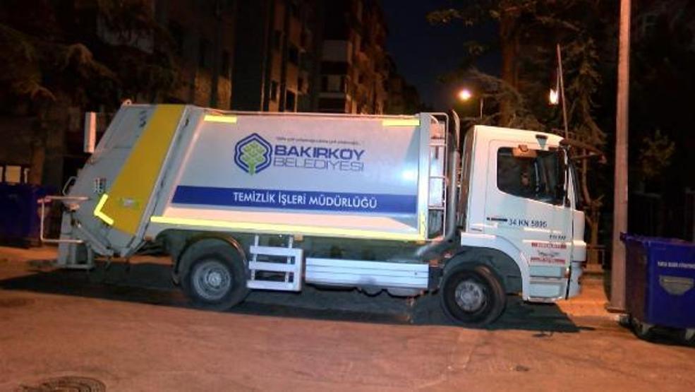 Son dakika... Bakırköyde pazar yerinin girişleri çöp kamyonlarıyla kapatıldı