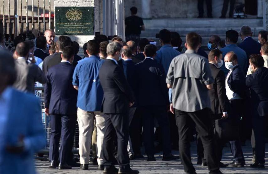 Son dakika haberi... Cumhurbaşkanı Erdoğan, Ayasofya Camisinin tabelasını açtı