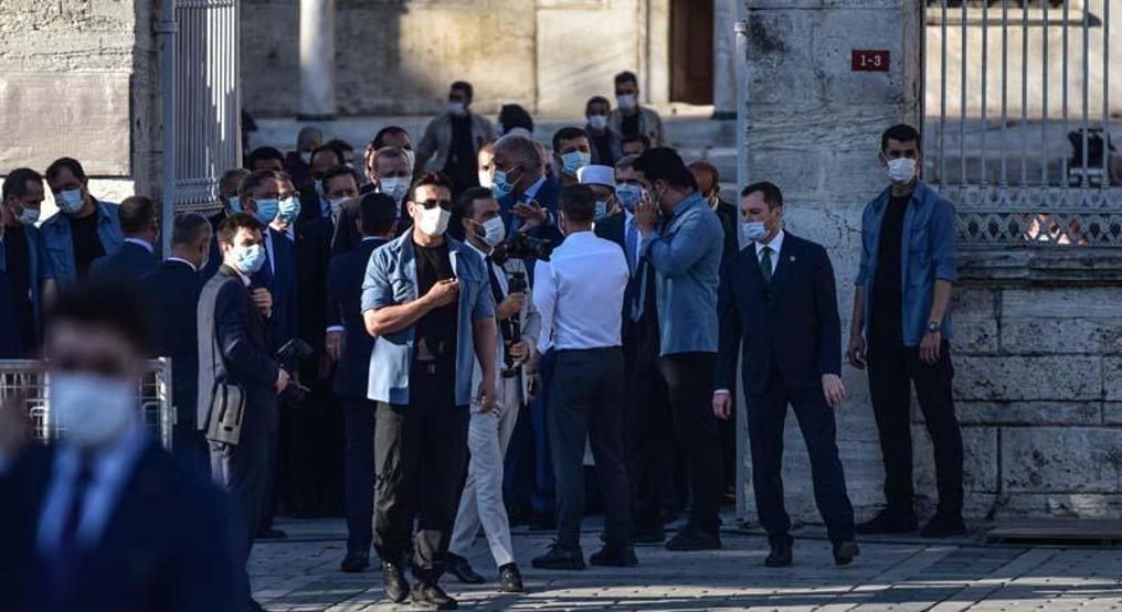 Son dakika haberi... Cumhurbaşkanı Erdoğan, Ayasofya Camisinin tabelasını açtı