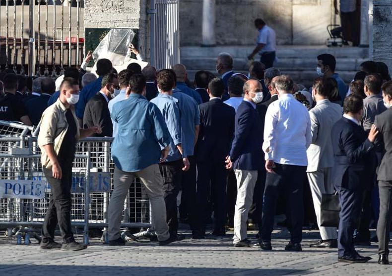 Son dakika haberi... Cumhurbaşkanı Erdoğan, Ayasofya Camisinin tabelasını açtı