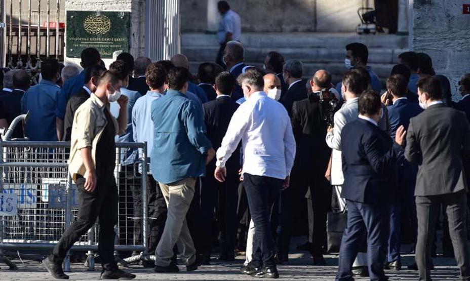 Son dakika haberi... Cumhurbaşkanı Erdoğan, Ayasofya Camisinin tabelasını açtı