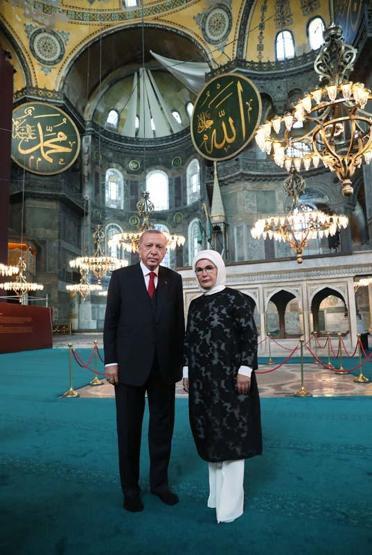 Son dakika haberi... Cumhurbaşkanı Erdoğan, Ayasofya Camisinin tabelasını açtı