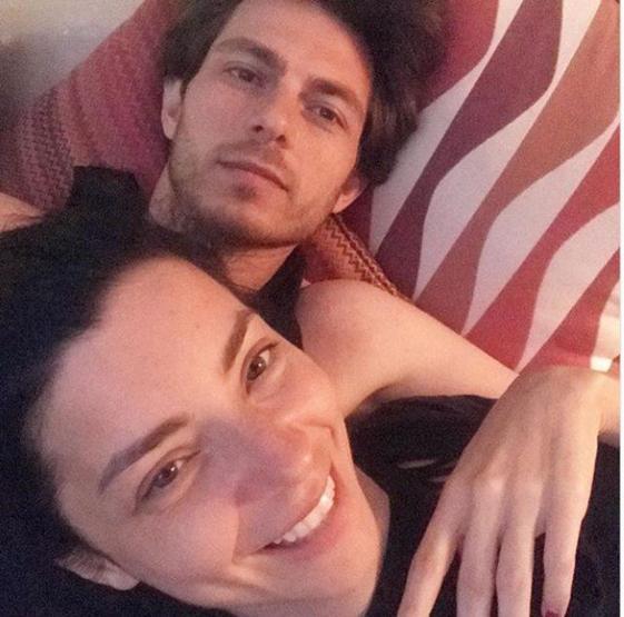 Merve Boluğurun yeni sevgilisi hayranı çıktı Fotoğraflarına övgüler yağdırmış