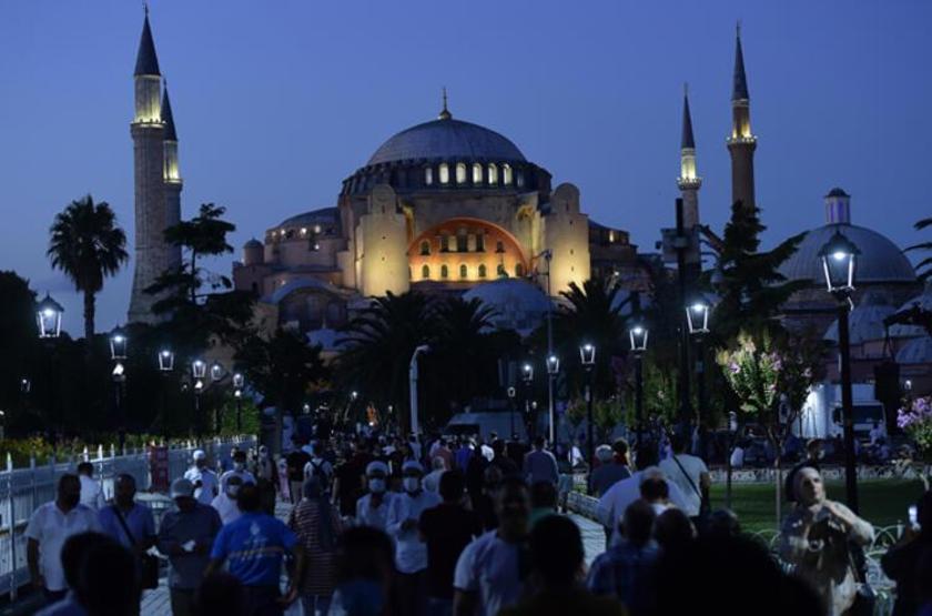 Son dakika...Yunanistanda rezalet Ayasofya kararı sonrası Selanikte skandal görüntü