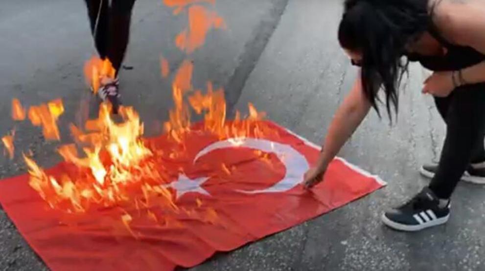 Son dakika...Yunanistanda rezalet Ayasofya kararı sonrası Selanikte skandal görüntü