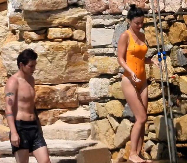 Merve Boluğurun kahkahası plajı inletti