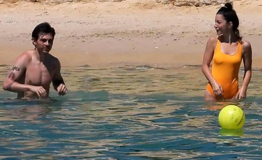 Merve Boluğurun kahkahası plajı inletti