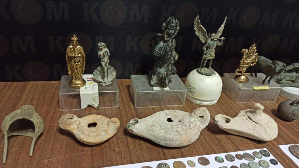 2 bin 300 parça tarihi eser ele geçirildi