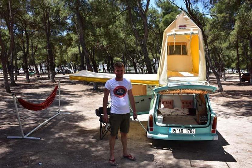 Klasik otomobili karavan yaptı