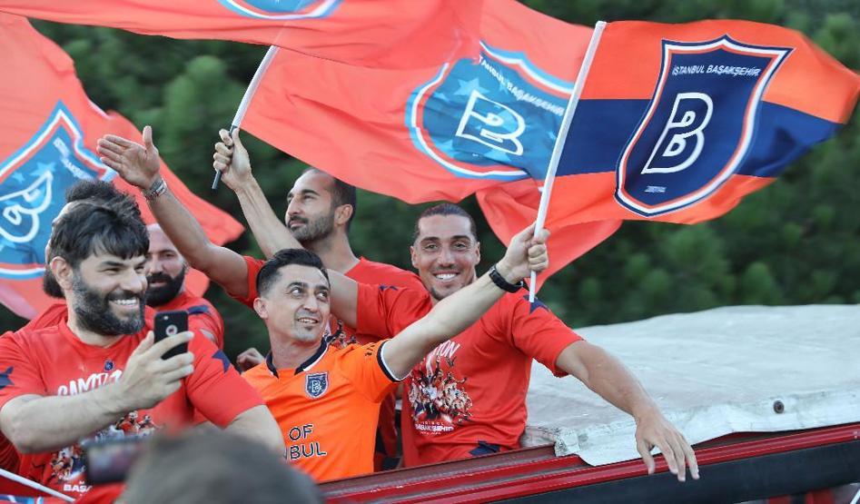 Başakşehirli futbolcular büyük tehlike atlattı