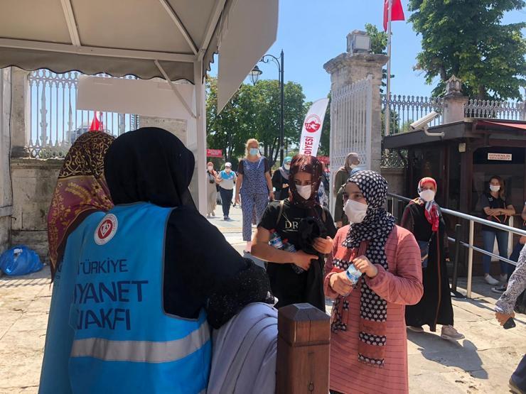 Ayasofya Camiine 5inci günde yoğun ilgi: Görebilmek için Berlinden geldik