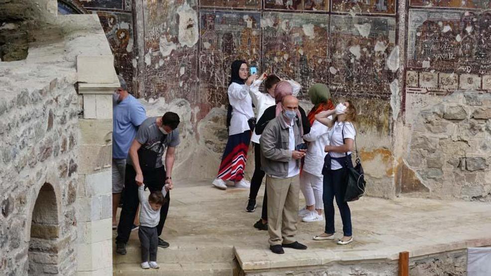 Son dakika... Sümela Manastırı, ziyaretçilerini ağırlamaya başladı
