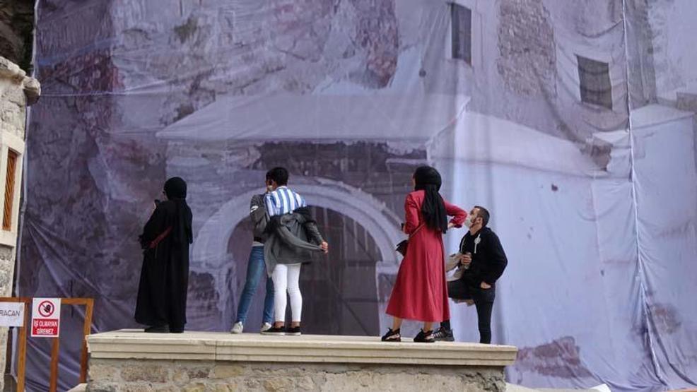 Son dakika... Sümela Manastırı, ziyaretçilerini ağırlamaya başladı