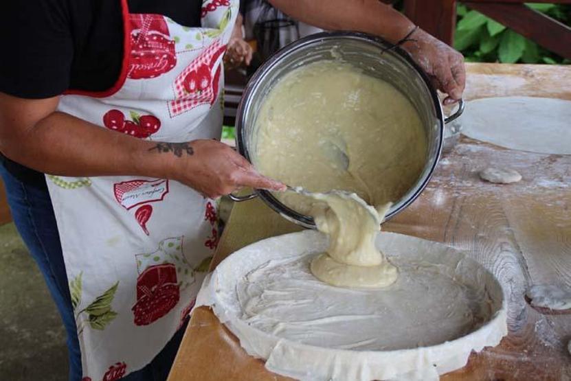 Rizede imece usulü bayram tatlısı geleneği sürüyor