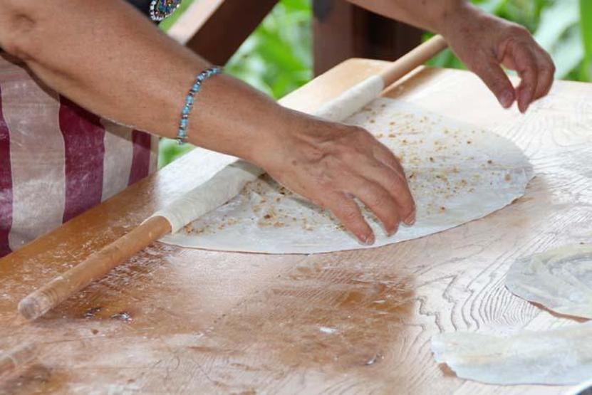 Rizede imece usulü bayram tatlısı geleneği sürüyor