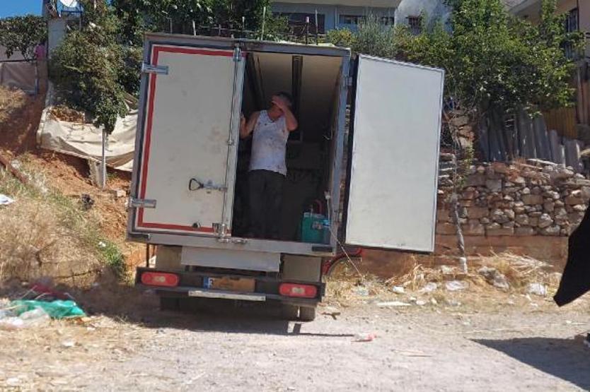 Son dakika... Kamyonet kasasında kaçak kurban kesimi