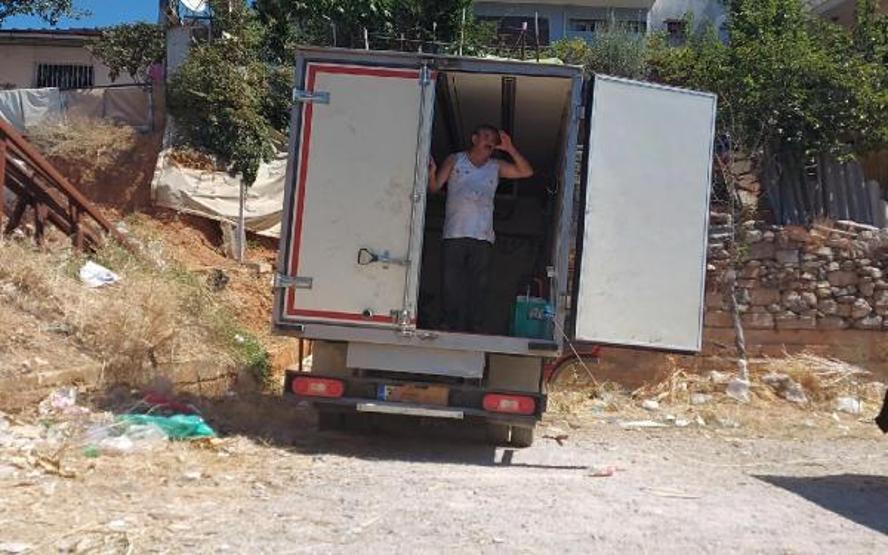 Son dakika... Kamyonet kasasında kaçak kurban kesimi