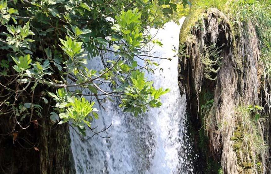 Dünyaca ünlü şelale, bayramda ziyaretçi akınına uğradı