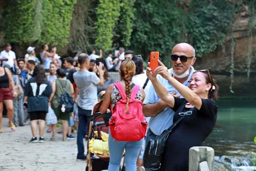 Dünyaca ünlü şelale, bayramda ziyaretçi akınına uğradı