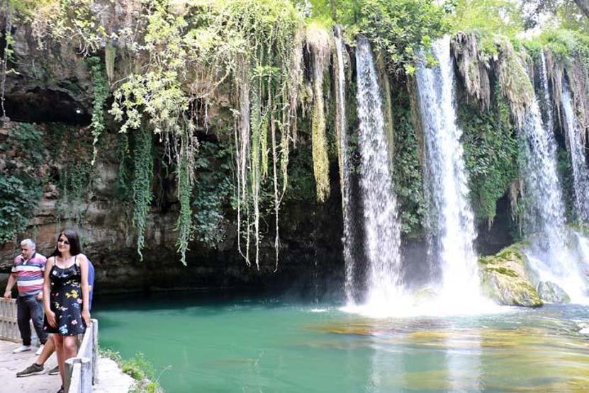 Dünyaca ünlü şelale, bayramda ziyaretçi akınına uğradı