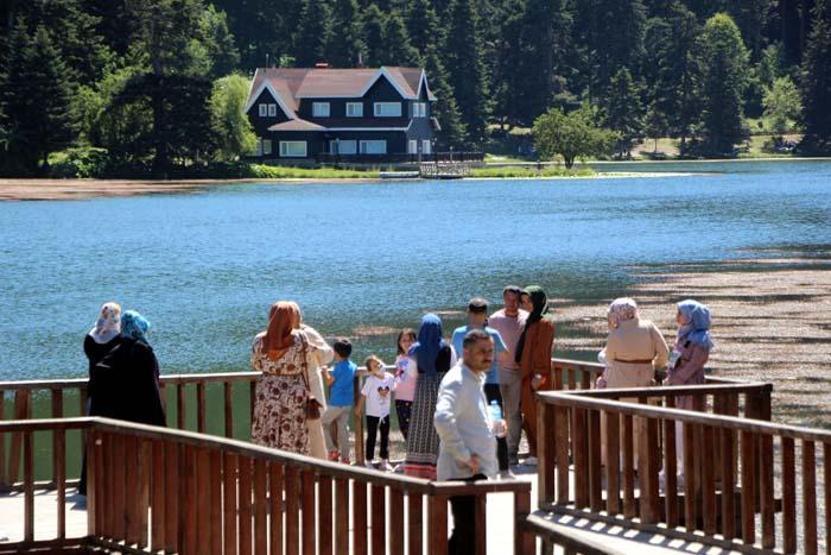 Bolunun turizm merkezleri bayramda doldu taştı