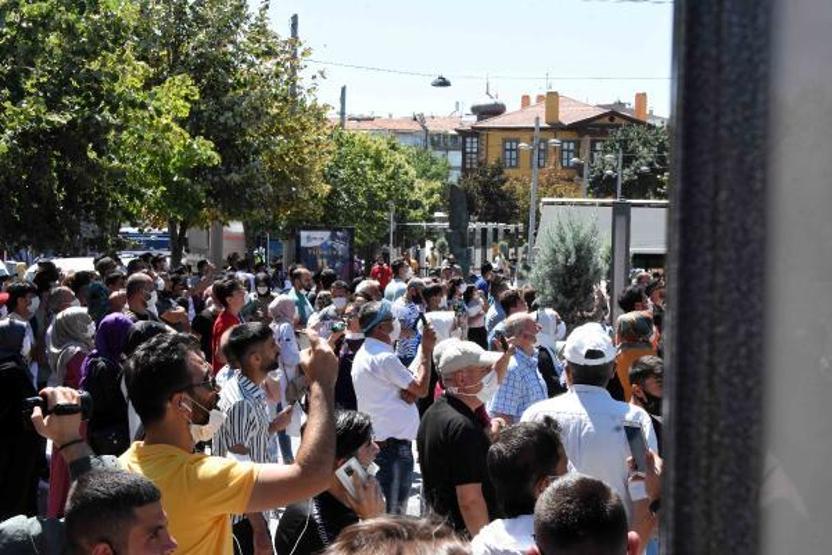 Son dakika... İntihar girişimini izleyebilmek için koronavirüs tedbirlerini hiçe saydılar