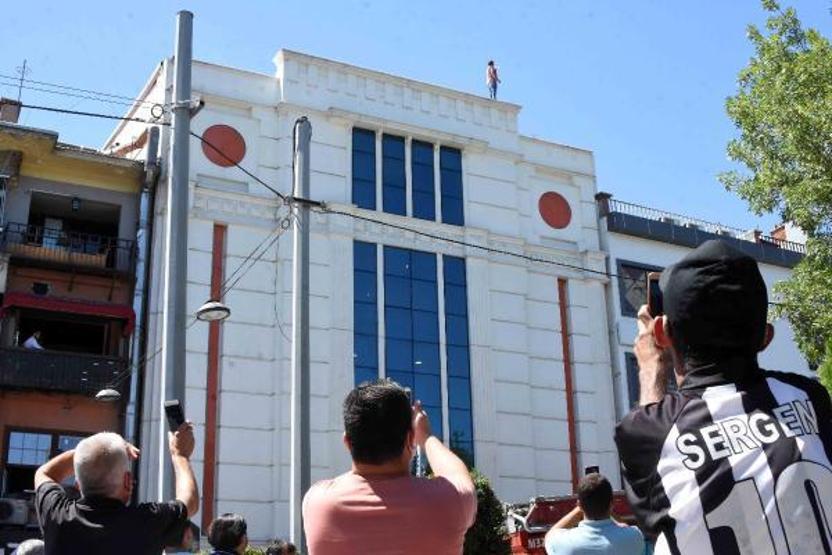 Son dakika... İntihar girişimini izleyebilmek için koronavirüs tedbirlerini hiçe saydılar