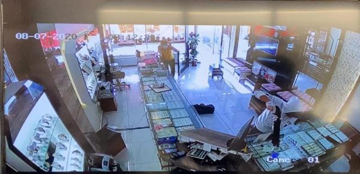 Son dakika... Kuyumcu soygununu karı- koca engelledi
