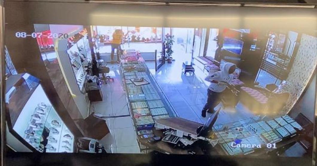 Son dakika... Kuyumcu soygununu karı- koca engelledi