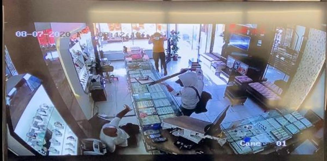 Son dakika... Kuyumcu soygununu karı- koca engelledi