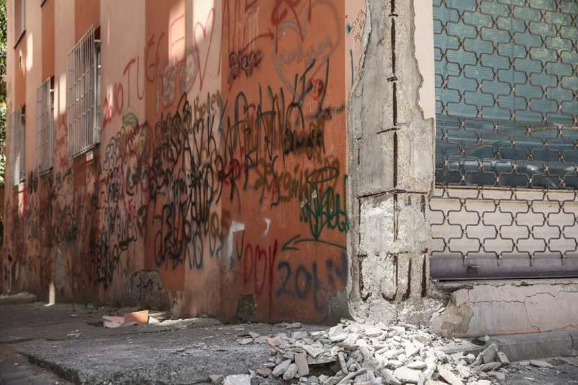 İstanbulda korku apartmanı... Binada oturanlar çaresizlik içinde