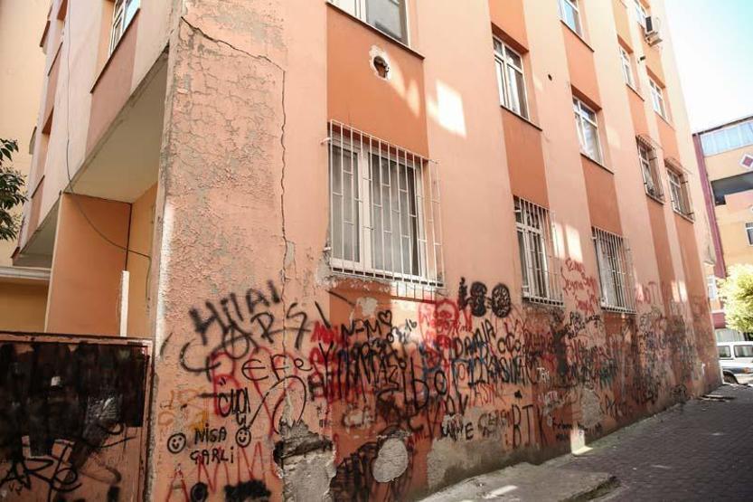 İstanbulda korku apartmanı... Binada oturanlar çaresizlik içinde