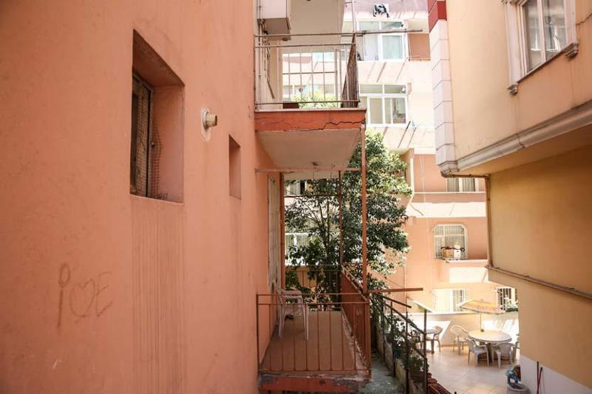 İstanbulda korku apartmanı... Binada oturanlar çaresizlik içinde