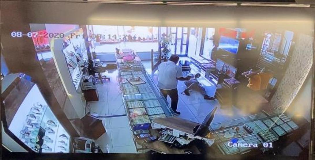 Son dakika... Soygun girişiminde bulunduğu kuyumcuda bacağından vurulan şüpheli: Pişmanım
