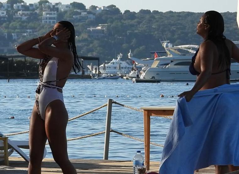 Plajın güzelleri: Tuğba Altıntop ve Şevval El Roman