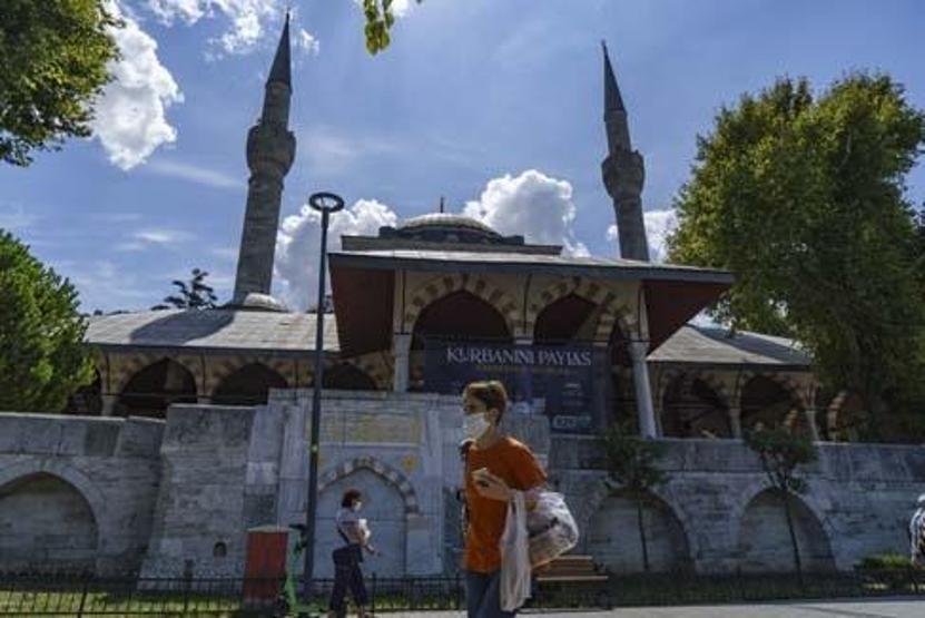 Tarihi yapıya monte edilen ve tepki toplayan o klimalar kaldırıldı