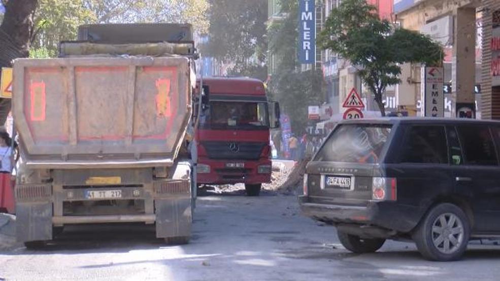 Son dakika... Bakırköy’de bitmeyen alt yapı çalışması esnafı bezdirdi