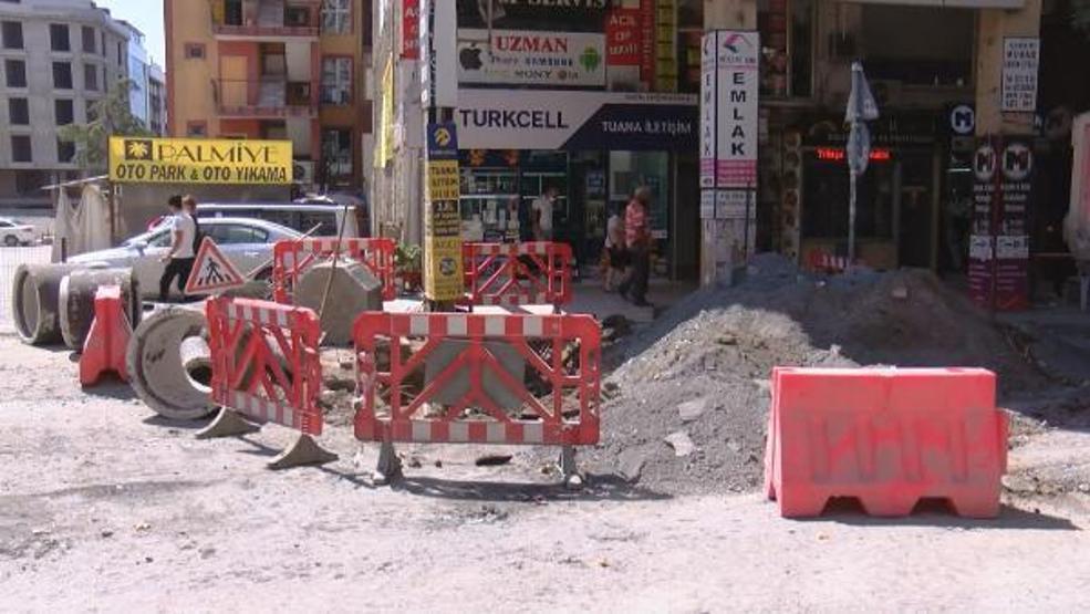 Son dakika... Bakırköy’de bitmeyen alt yapı çalışması esnafı bezdirdi