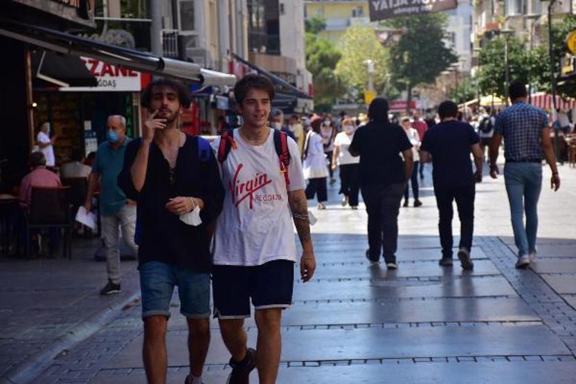 Son dakika... Maskesini kolunda taşıyan garson: Tek yaşıyorum, ölsem de kendim ölürüm