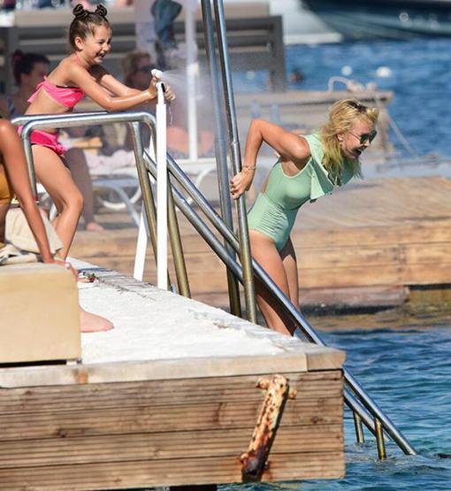 Ayşegül Yıldız, Bodrum tatilinde