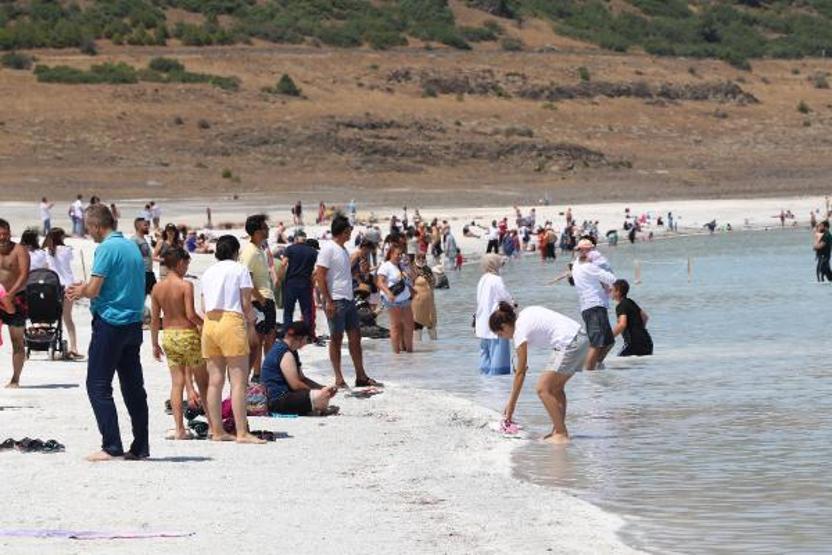 Salda Gölüne ziyaretçi yoğunluğu